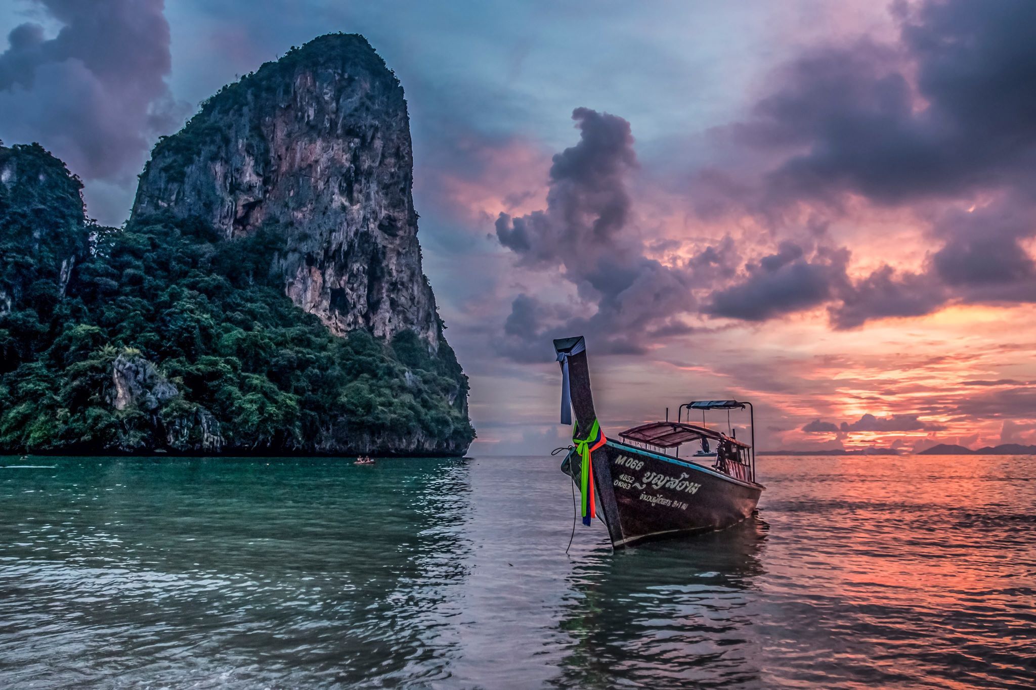 Krabi-7 Island Sunset tour by Longtail Boat with Luminescent Plankton and Thai Dinner (Ex. Island Fee 200 THB) by Song Taew / Tuk Tuk (Shared Transfer)