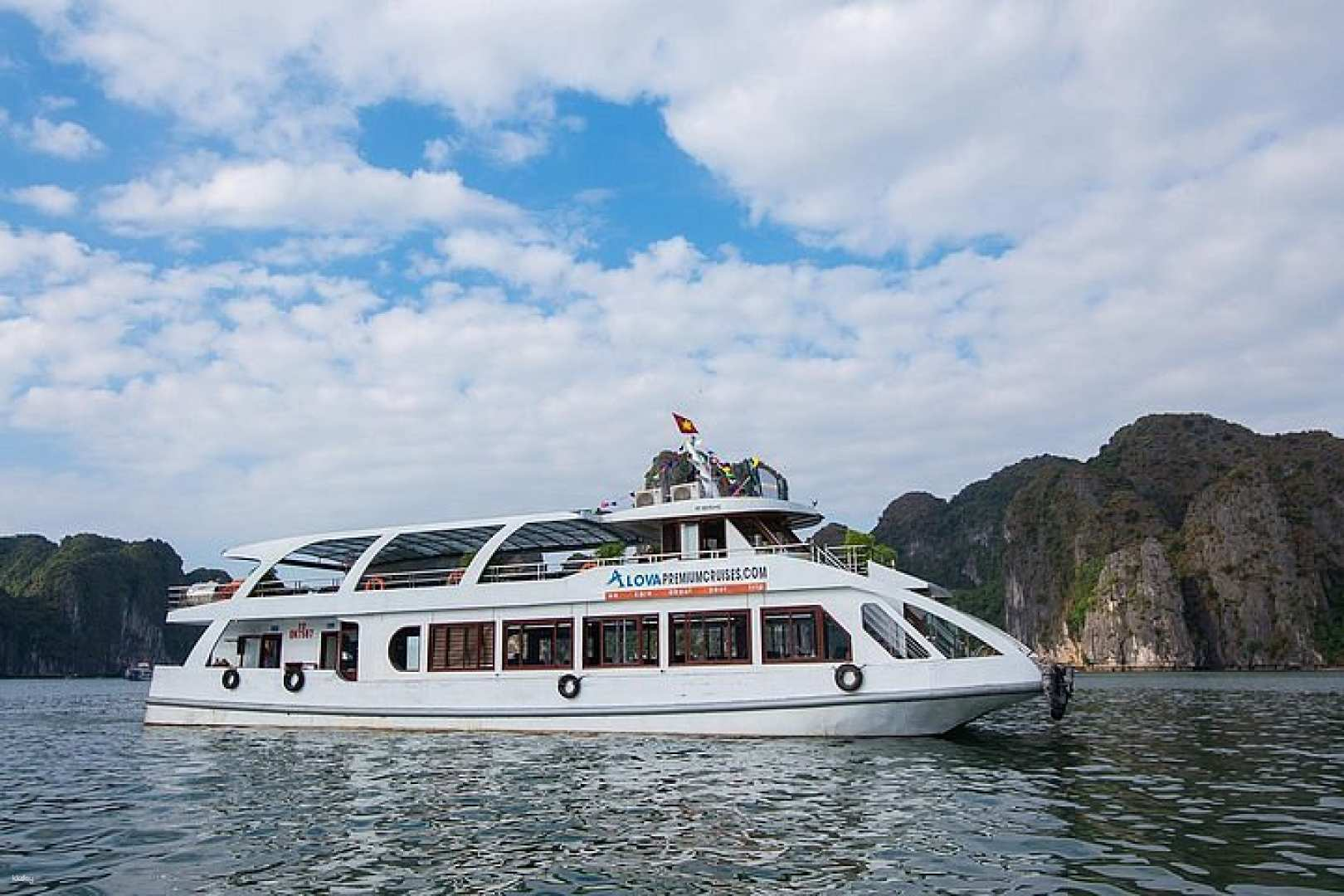 Hanoi – Halong – Full Day Alova Cruise with Kayaking (SIC Transfer + SIC Cruise)