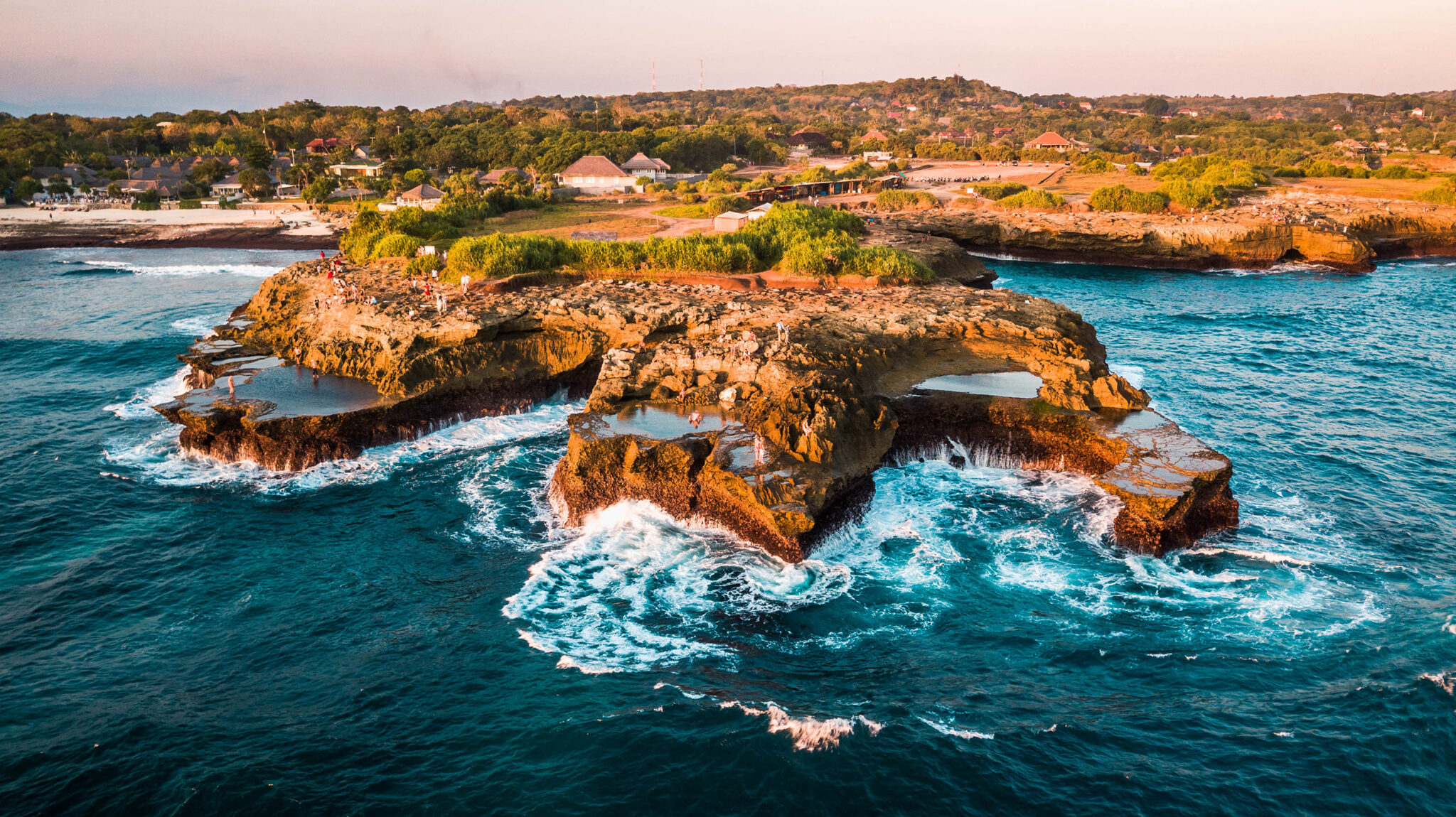 Lembongan Highlight to 3 Spot Snorkeling , Mangrove & Island Tour with Private Transfer (min. 2 pax)