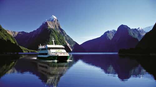 Timeout at the Milford Sound Coach and Cruise with magnificent scenery and complete informative commentary