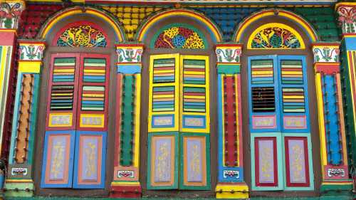 Explore the vibrant & colorful atmosphere of Little India with a walking trail