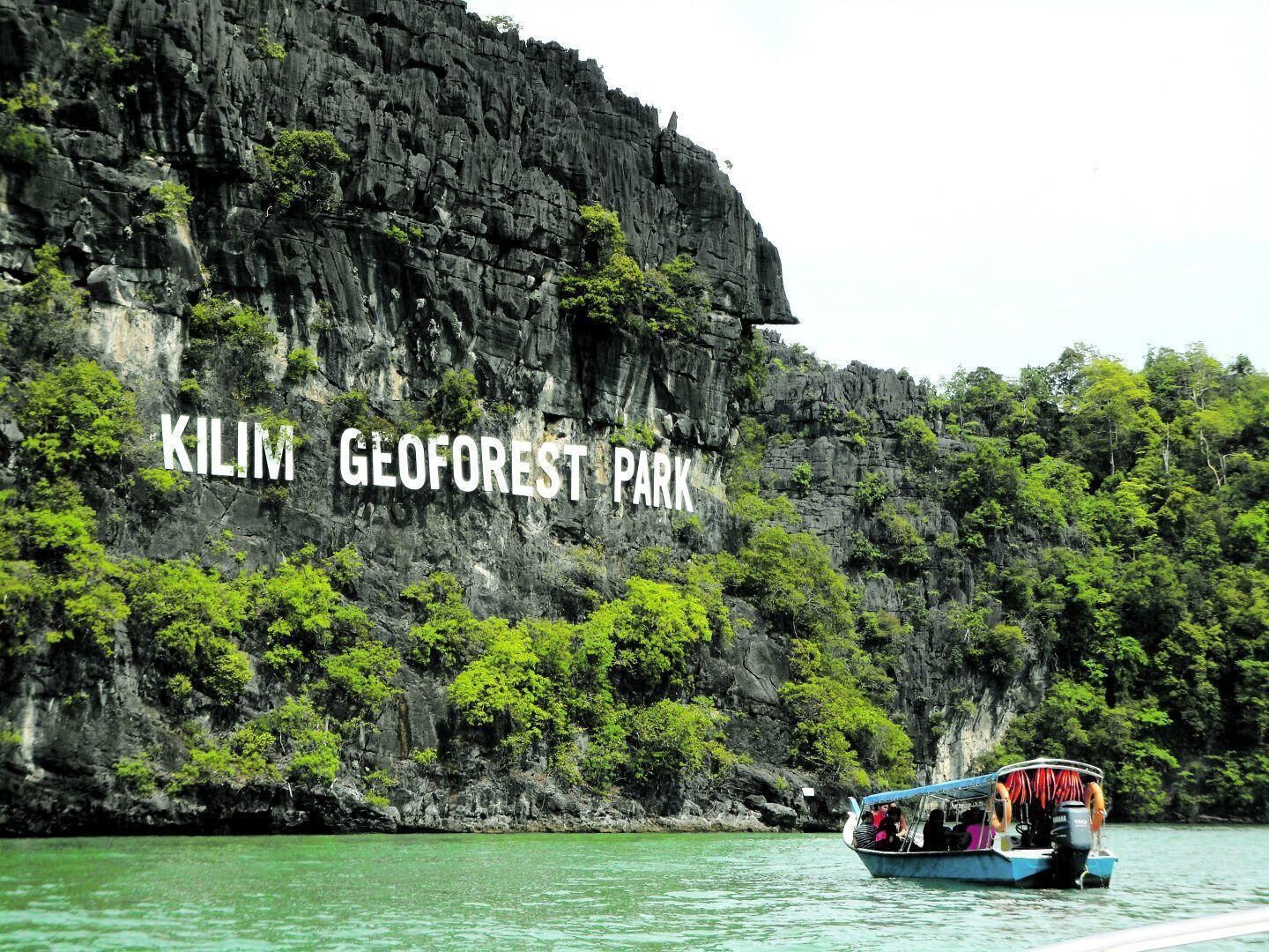 Pulau Payar Marine Park by Platform (Snorkelling) with Lunch with Shared Transfers