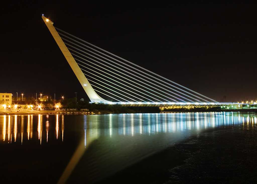 Visit Puente del Alamillo