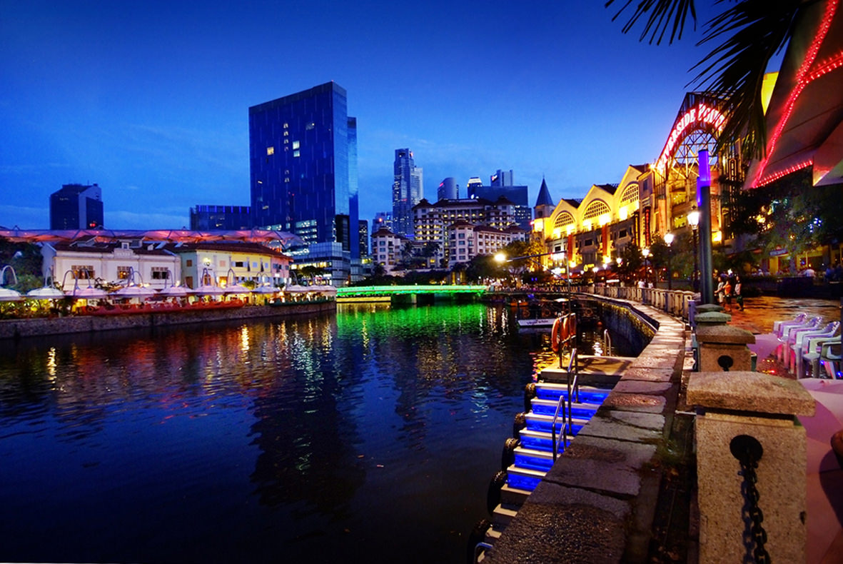 Experience the happy night tour of Singapore