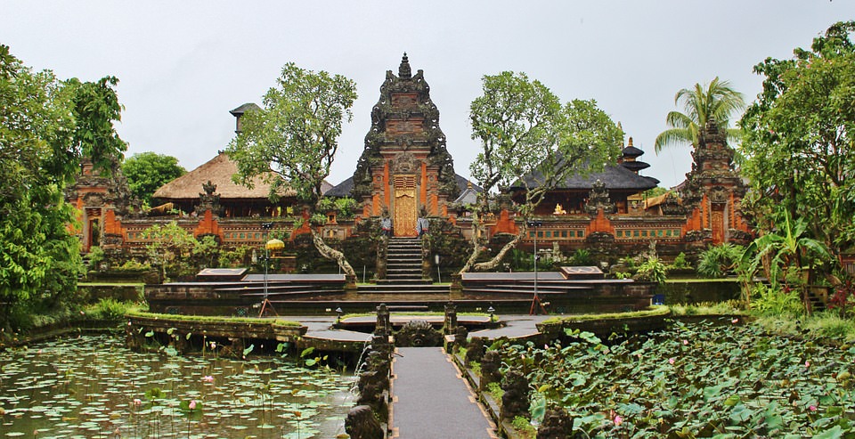Ubud art market + Coffee Plantation + Tegenungan water fall 