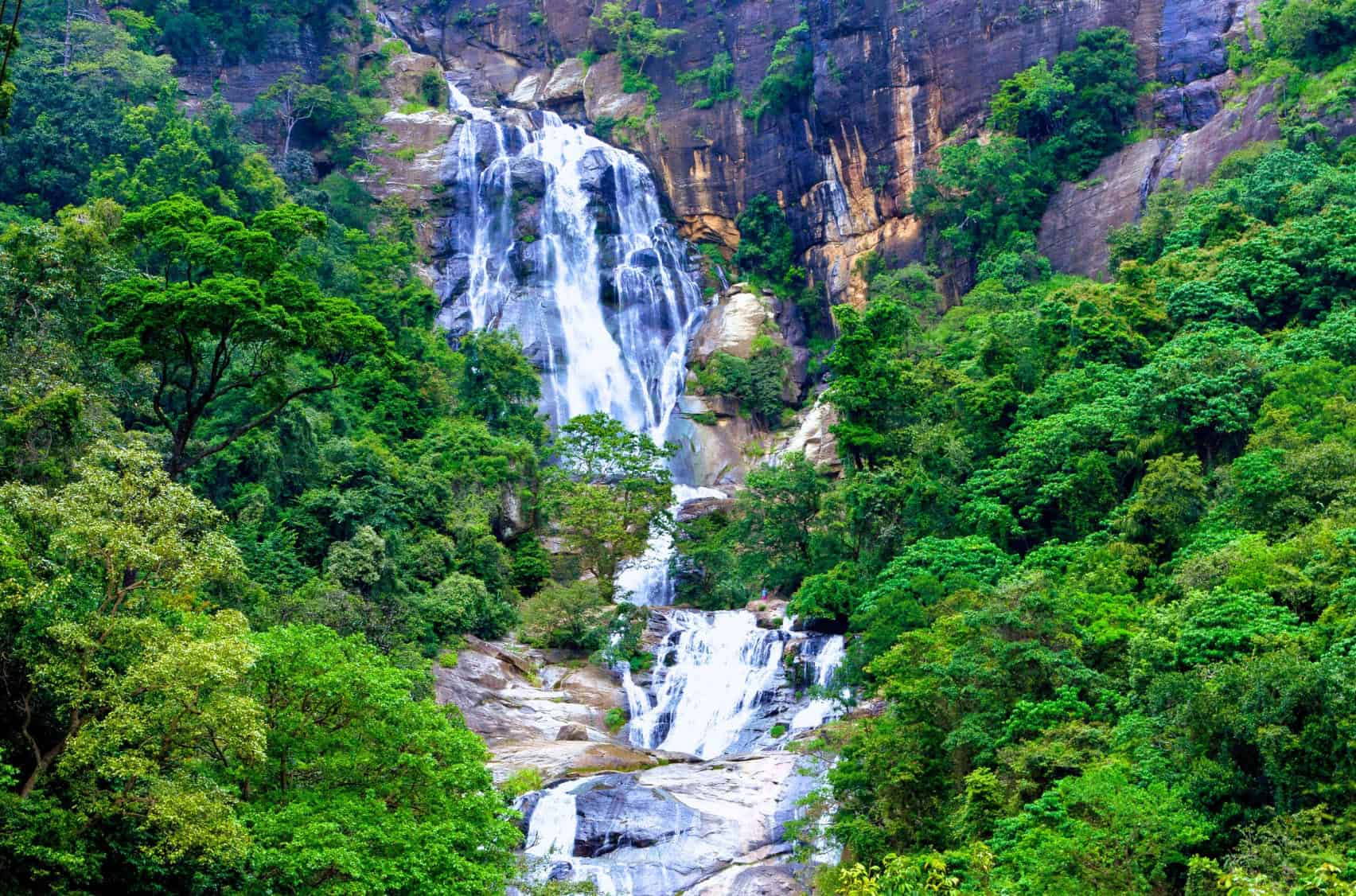 Ella city tour: Ravana falls,nine arch,Ravan pool club (Enroute)