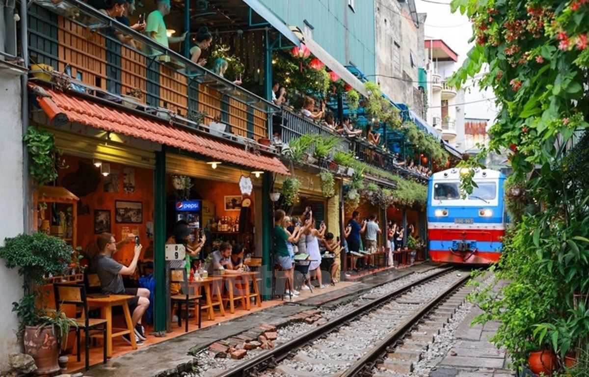 Hanoi - Incense Village - Train Street Morning SIC