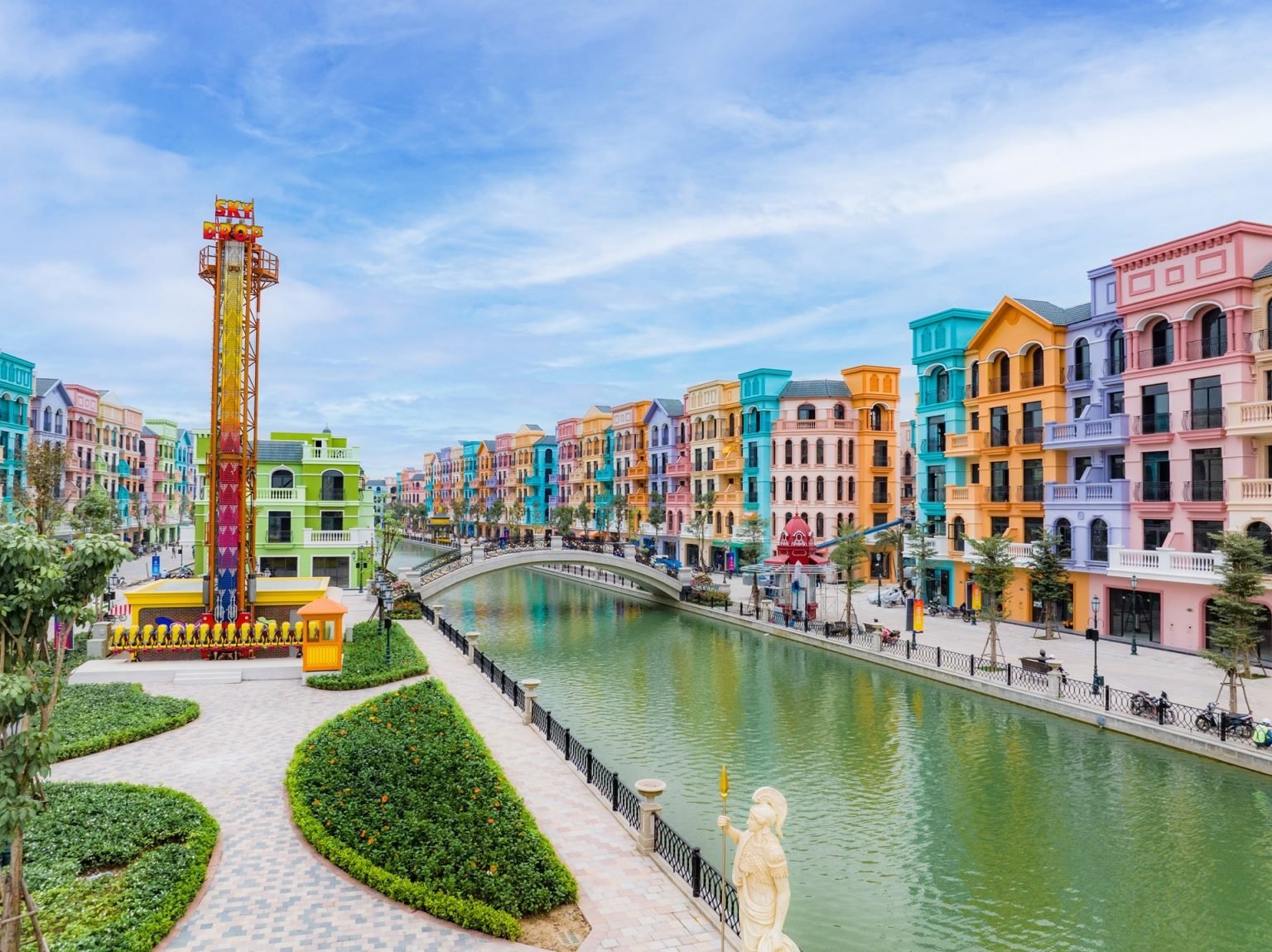 Hanoi - Full-Day Mega Grand World PVT