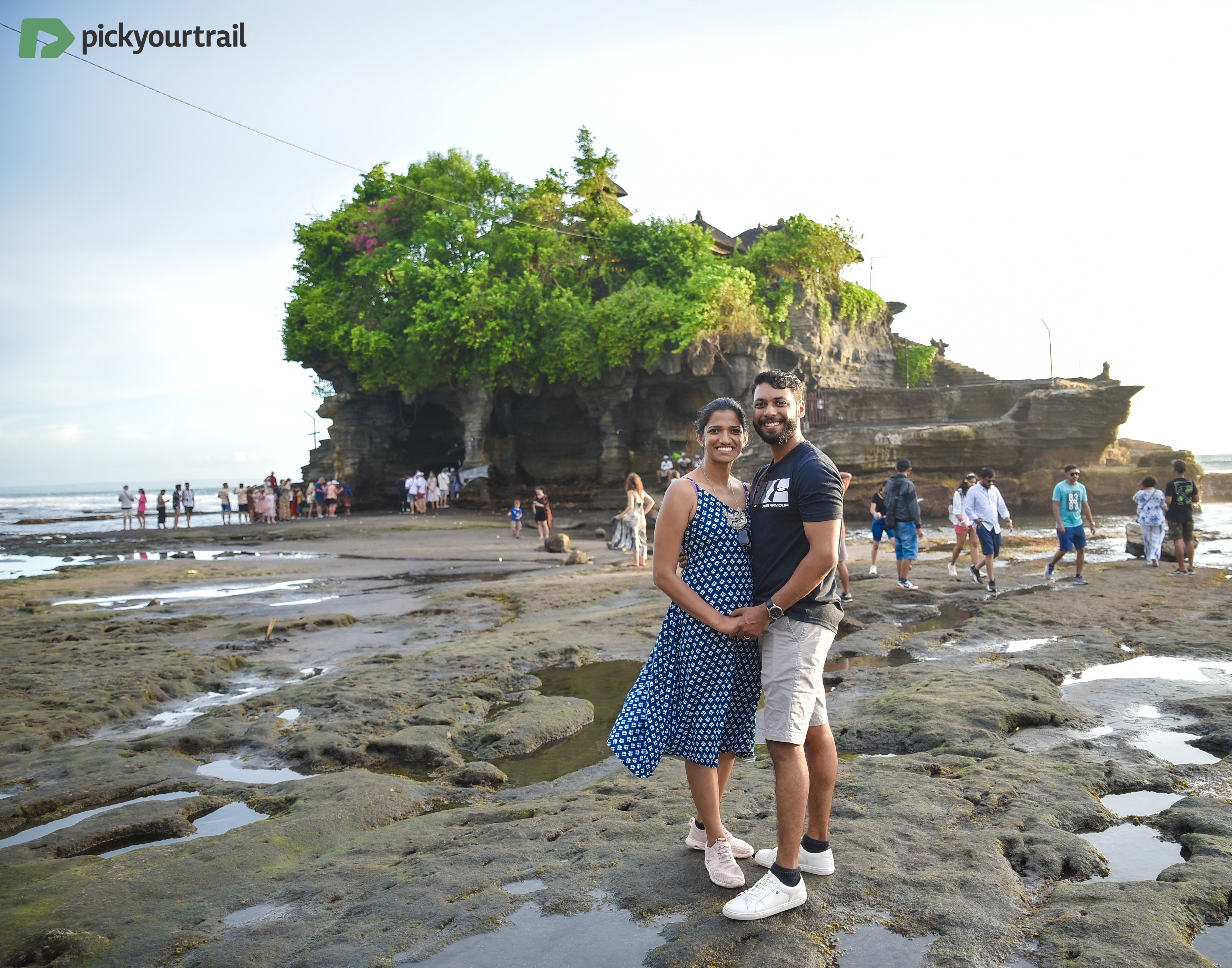 Bali Temple Tour: Ulun Danu, Handara Gate & Tanah Lot with Photoshoot