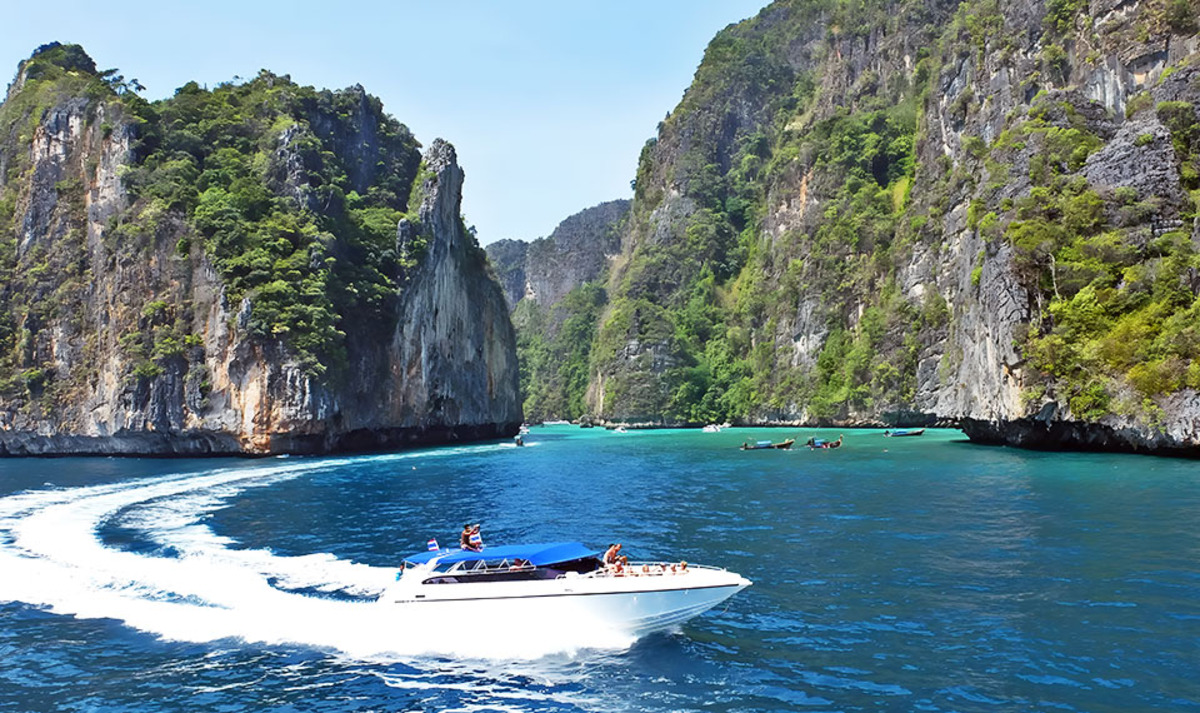 Phi Phi Islands Speed Boat Tour with Lunch from Krabi on shared transfers by Song Taew / Tuk Tuk