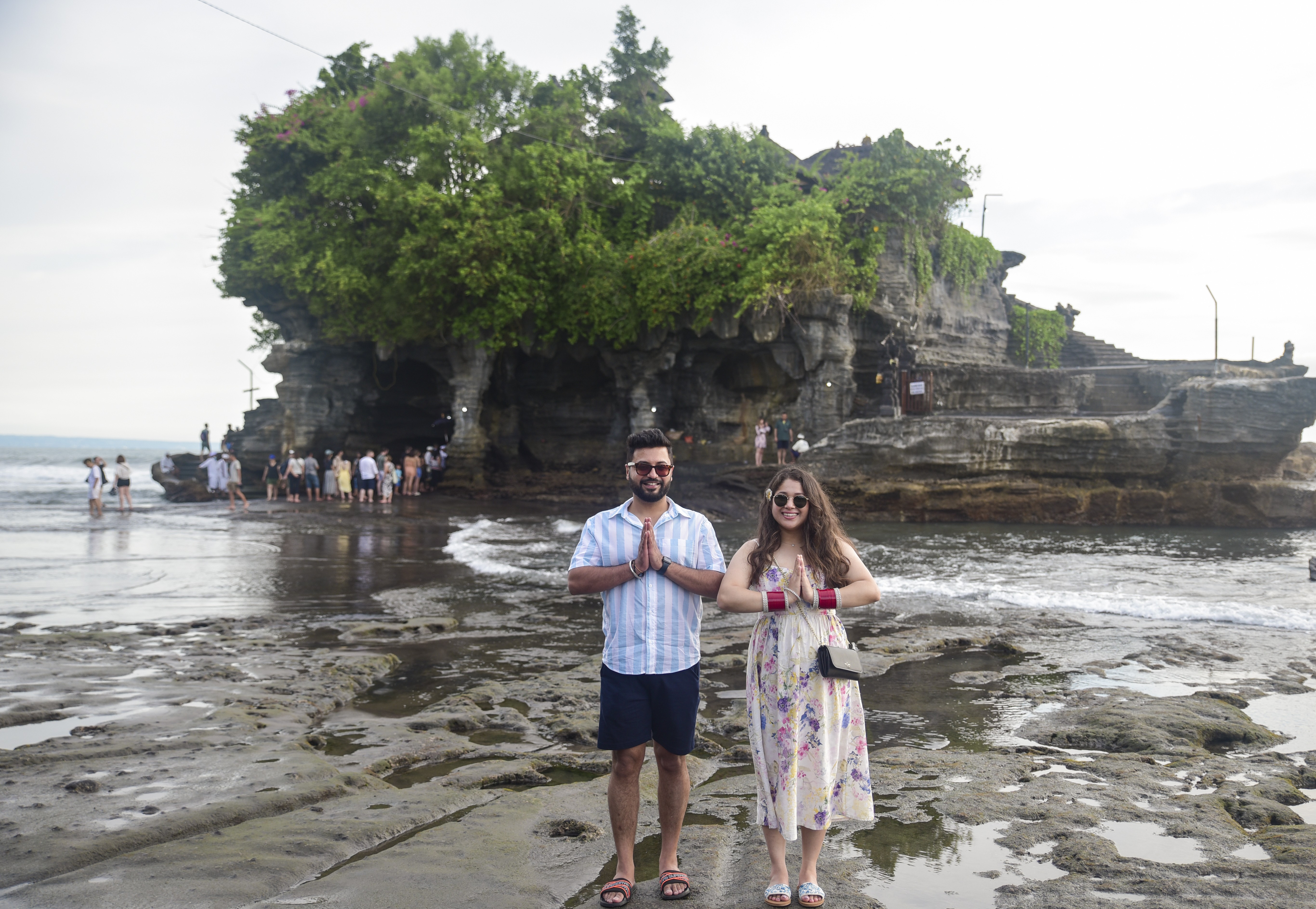 Iconic Bali Experience: Handara Gate, Tanah Lot Temple
