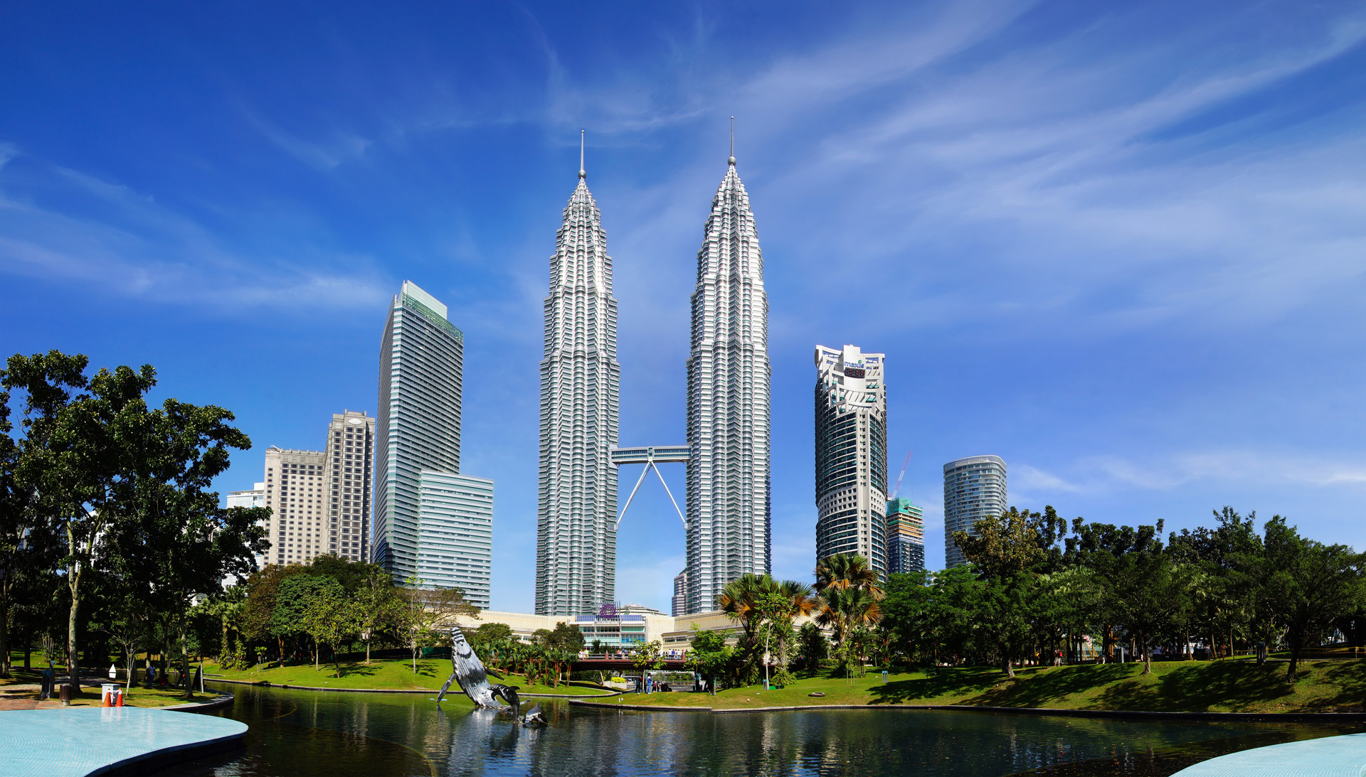 Half Day Petronas Twin Towers Visit Skybridge & Observation Deck ticket and Shopping at Suria KLCC in Private Transfers