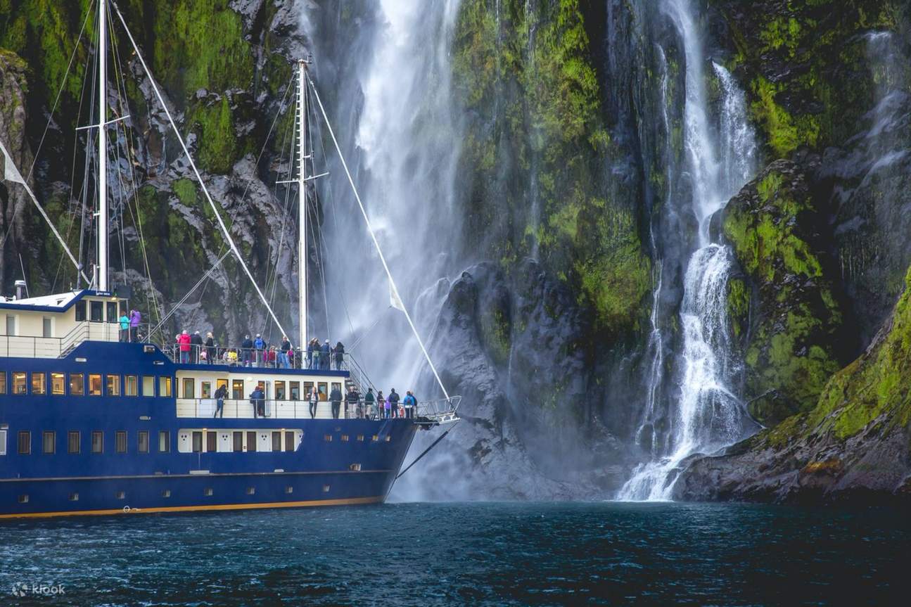 Gem of the Sound Cruise with Artisan Hamper Lunch
