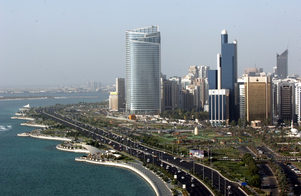 Guided Abu Dhabi City Tour: Sheik Zayed Mosque + Emirates Palace + Heritage Village + Ferrari World + 4-Star Lunch
