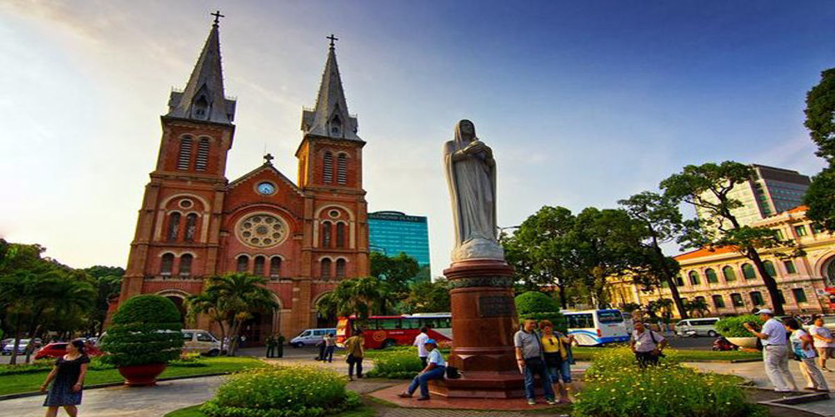 Full Day Cu Chi Tunnels and Saigon City Tour on shared transfers