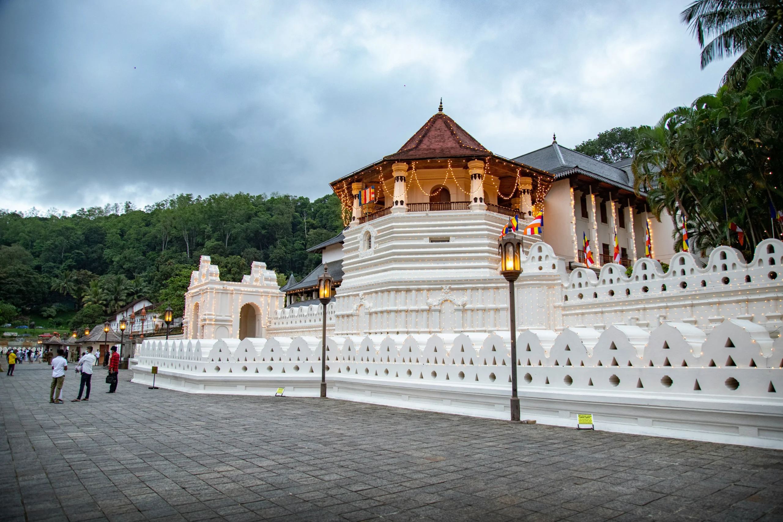 Kandy City Cultural Tour Kataragama Devalaya, Peradeniya Botanical Gardens, Temple of the Tooth Relic and Gem Museum.