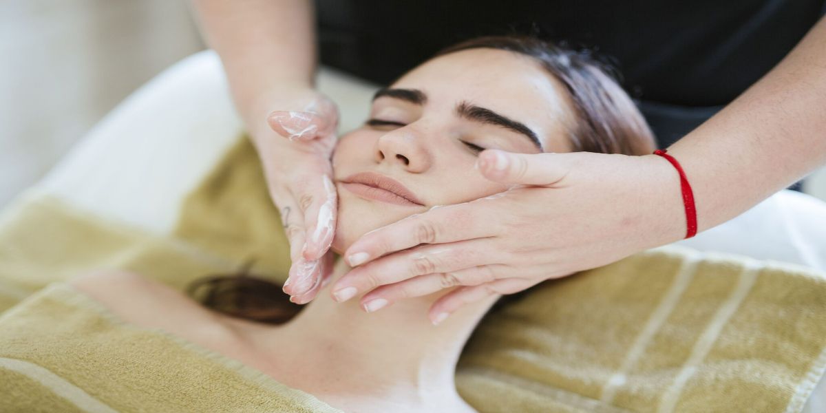 2 Hours Spa Treatment at Jimbaran/Kuta followed by Candlelight Dinner Sea Food at Jimbaran Beach with Private Transfers - per couple