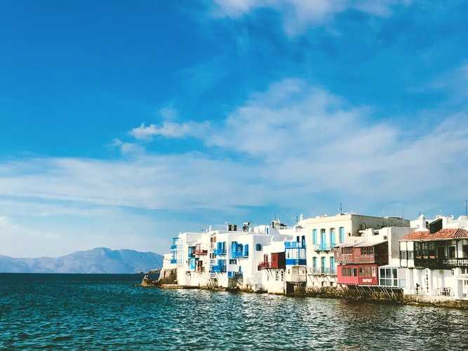 The perfect 9 day Greece honeymoon itinerary for those in love