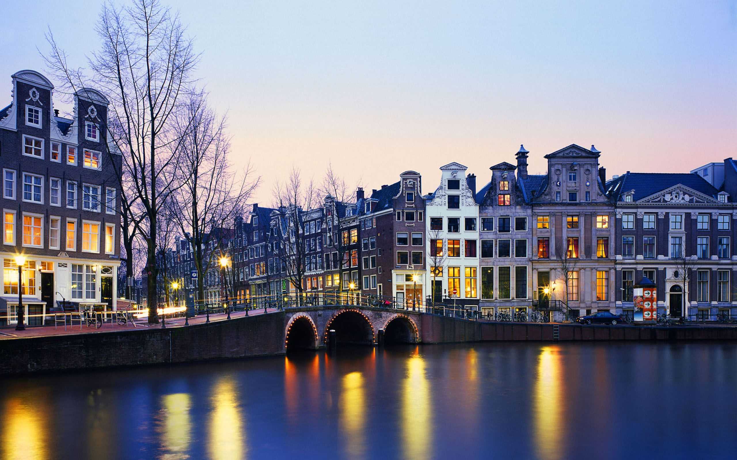 Shop around and party to the fullest for 4 nights at Amsterdam