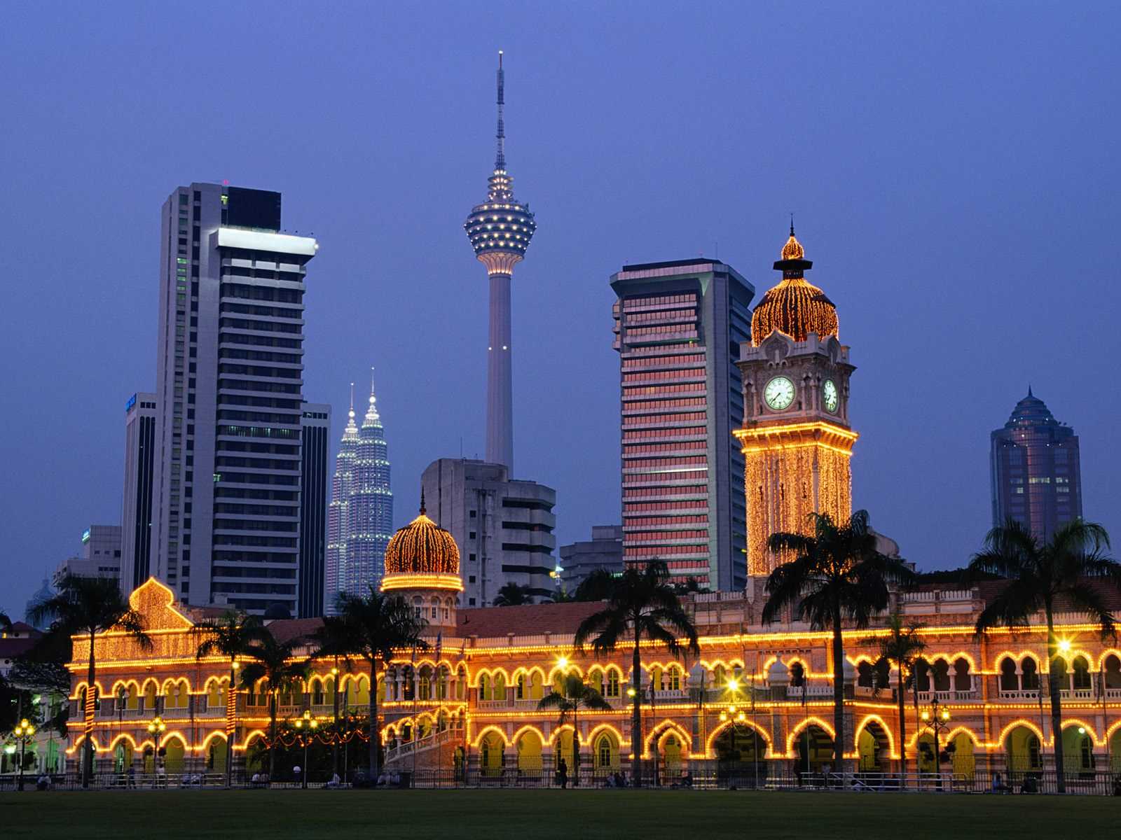  Jubilant 4 Nights Singapore and Malaysia Honeymoon Package