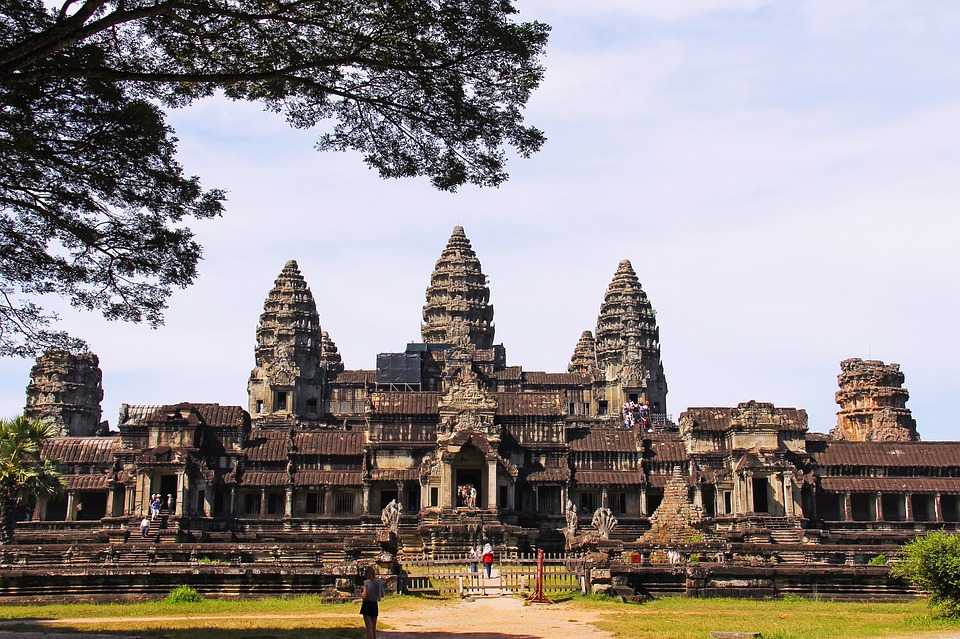 Walk around the culture tour of Angor wat  for 6 days